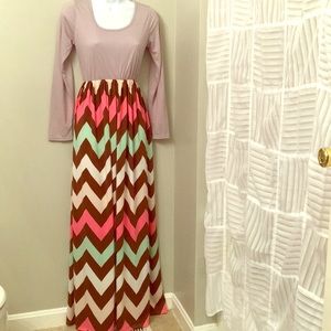 Maxi chevron dress w long sleeves